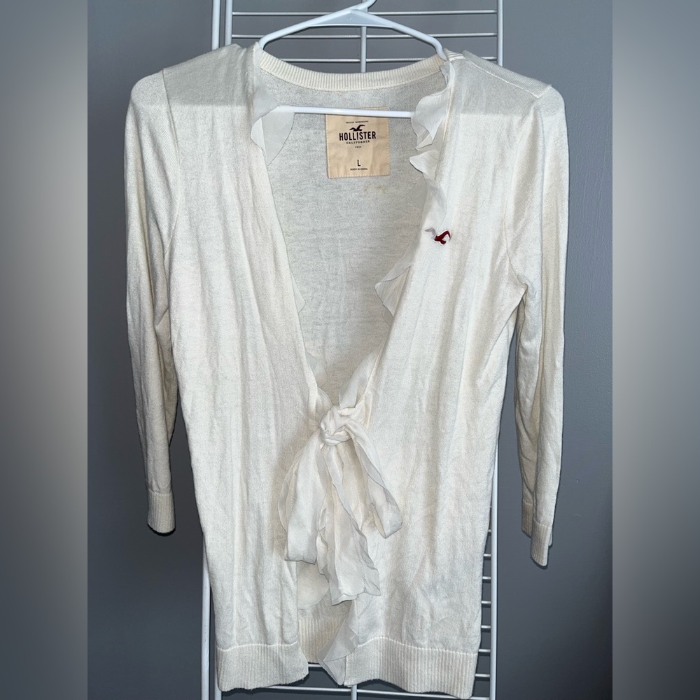 HOLLISTER Woman/Girls Lightweight Cardigan in Color White